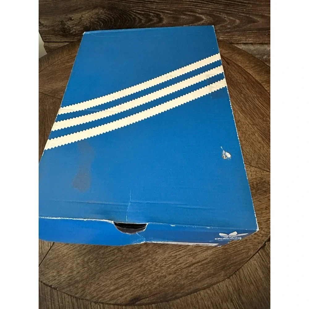 adidas box has